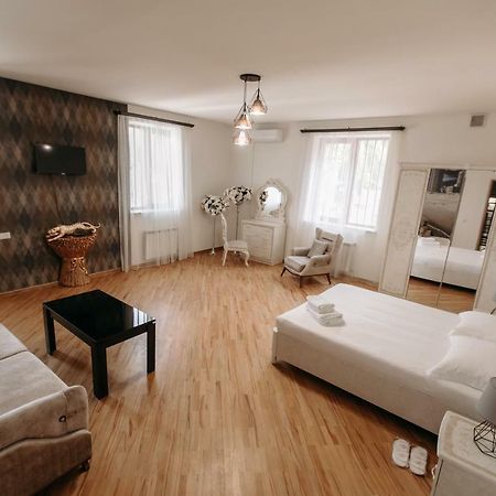 Castle Family Hotel Erivan Exterior foto