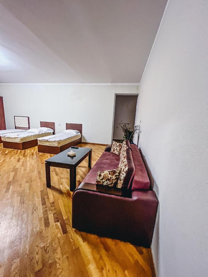 Castle Family Hotel Erivan Exterior foto