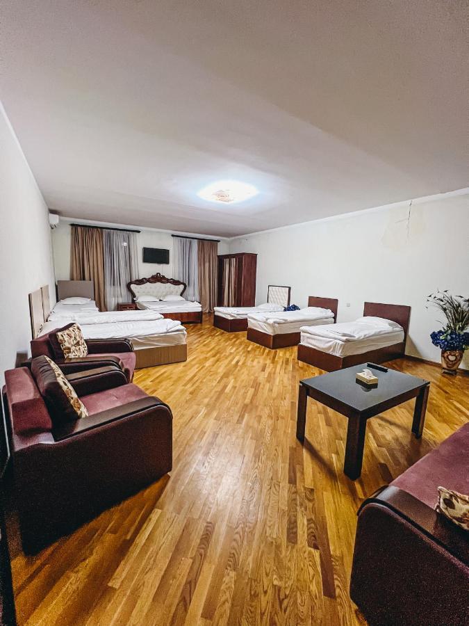 Castle Family Hotel Erivan Exterior foto