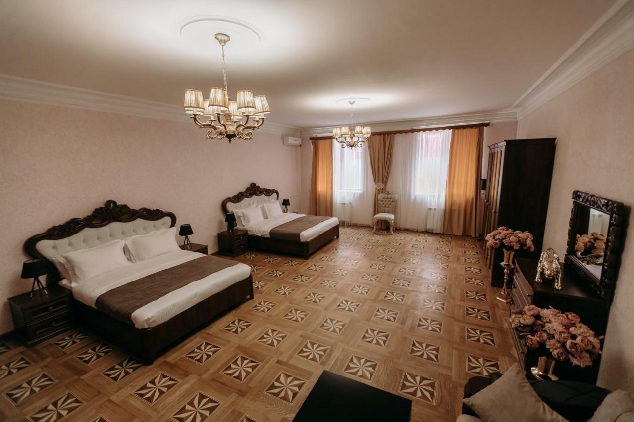Castle Family Hotel Erivan Exterior foto